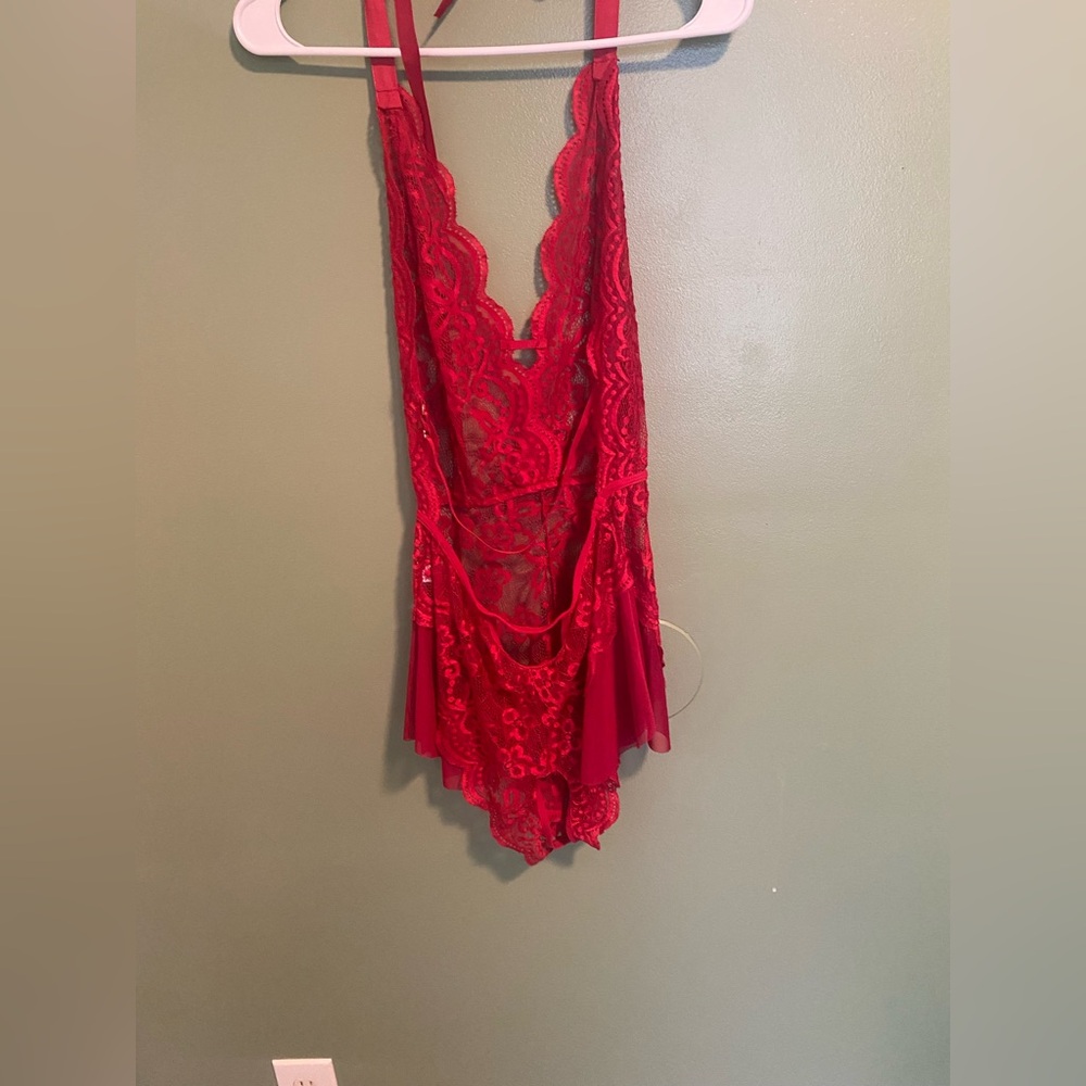 Elegant Red Lace Teddy - Picture 4 of 4